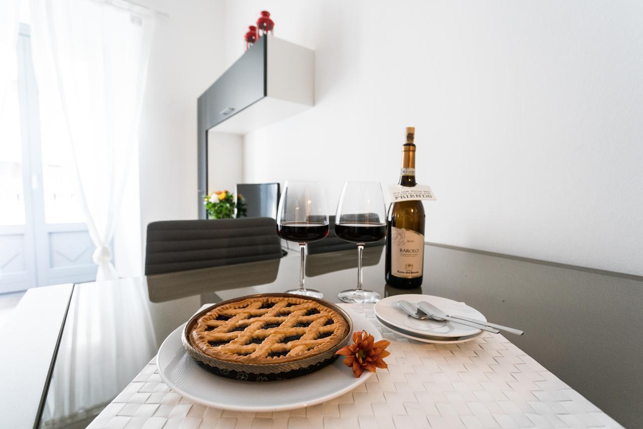 Central & Modern Apartment By Rent All Комо Екстериор снимка