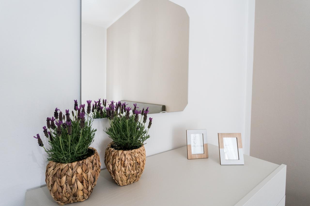 Central & Modern Apartment By Rent All Комо Екстериор снимка