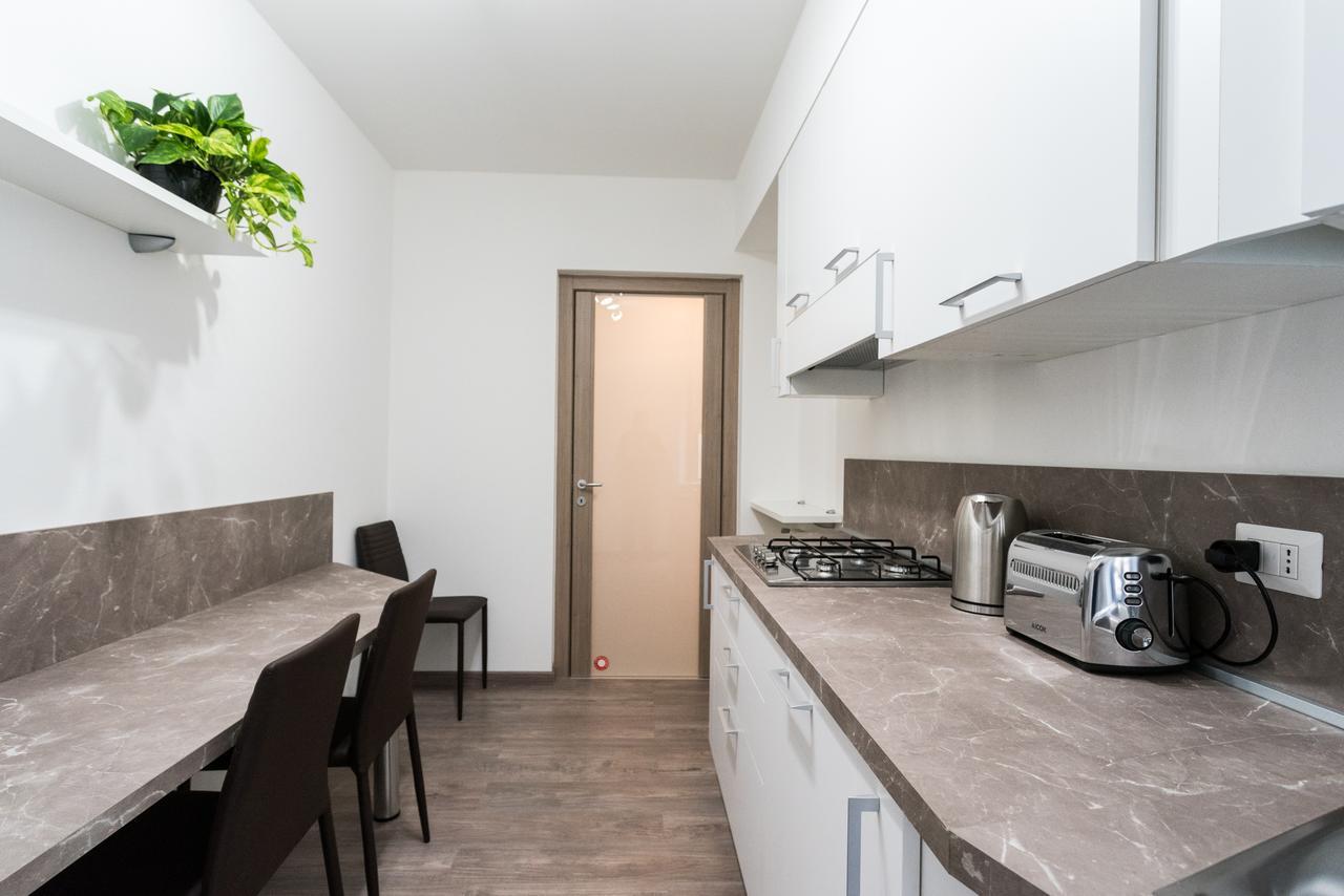 Central & Modern Apartment By Rent All Комо Екстериор снимка
