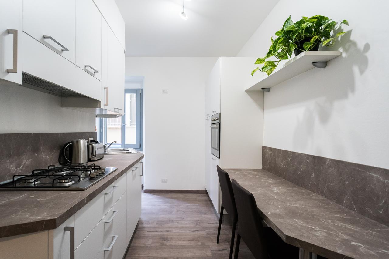 Central & Modern Apartment By Rent All Комо Екстериор снимка