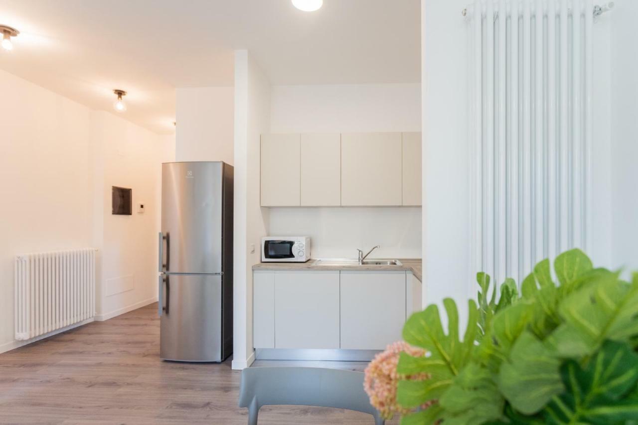 Central & Modern Apartment By Rent All Комо Екстериор снимка