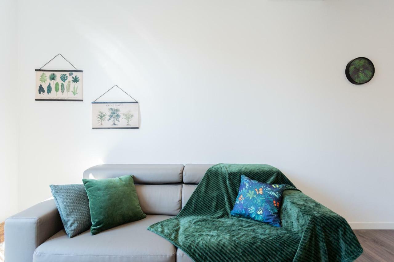 Central & Modern Apartment By Rent All Комо Екстериор снимка