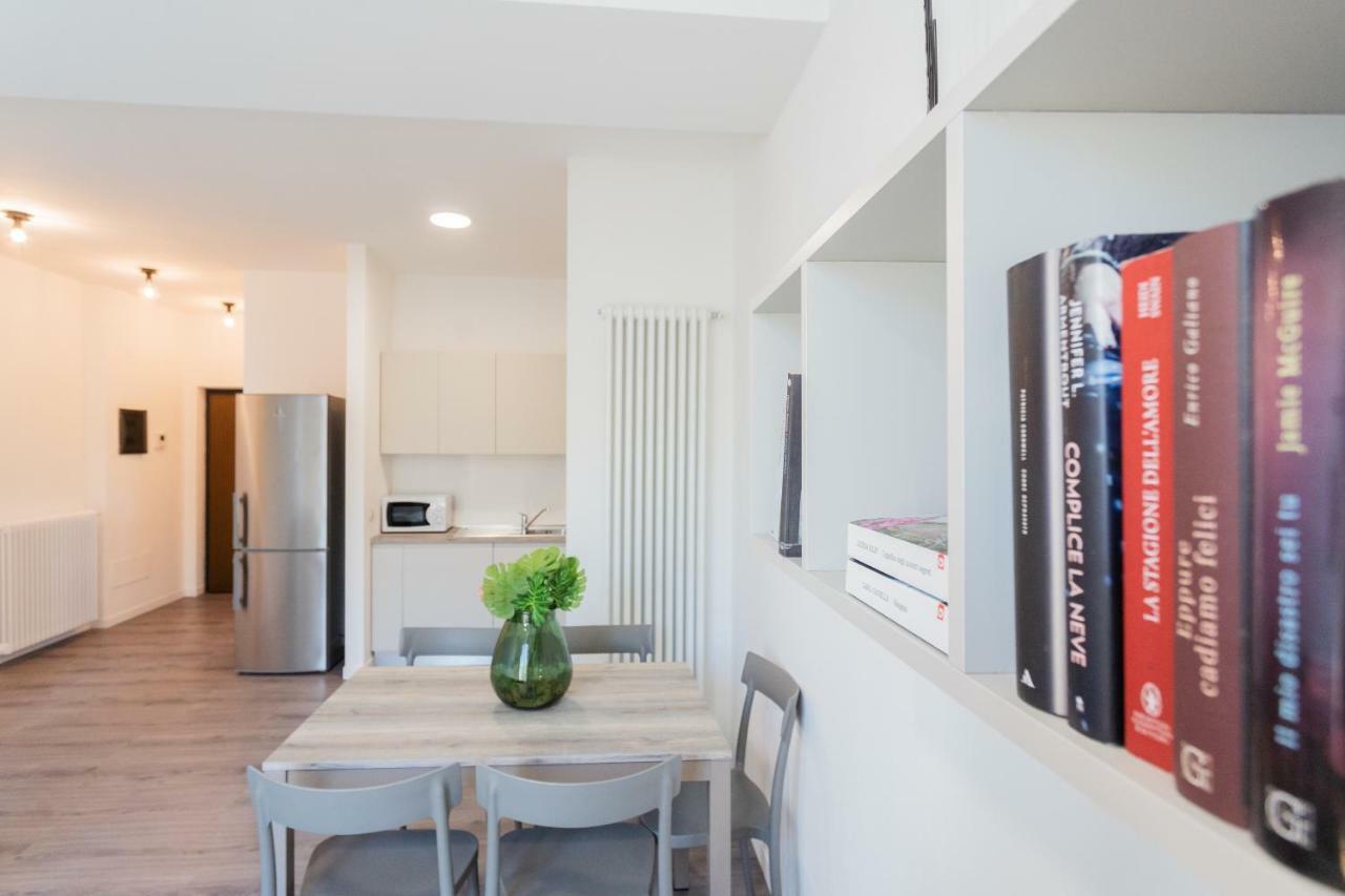 Central & Modern Apartment By Rent All Комо Екстериор снимка