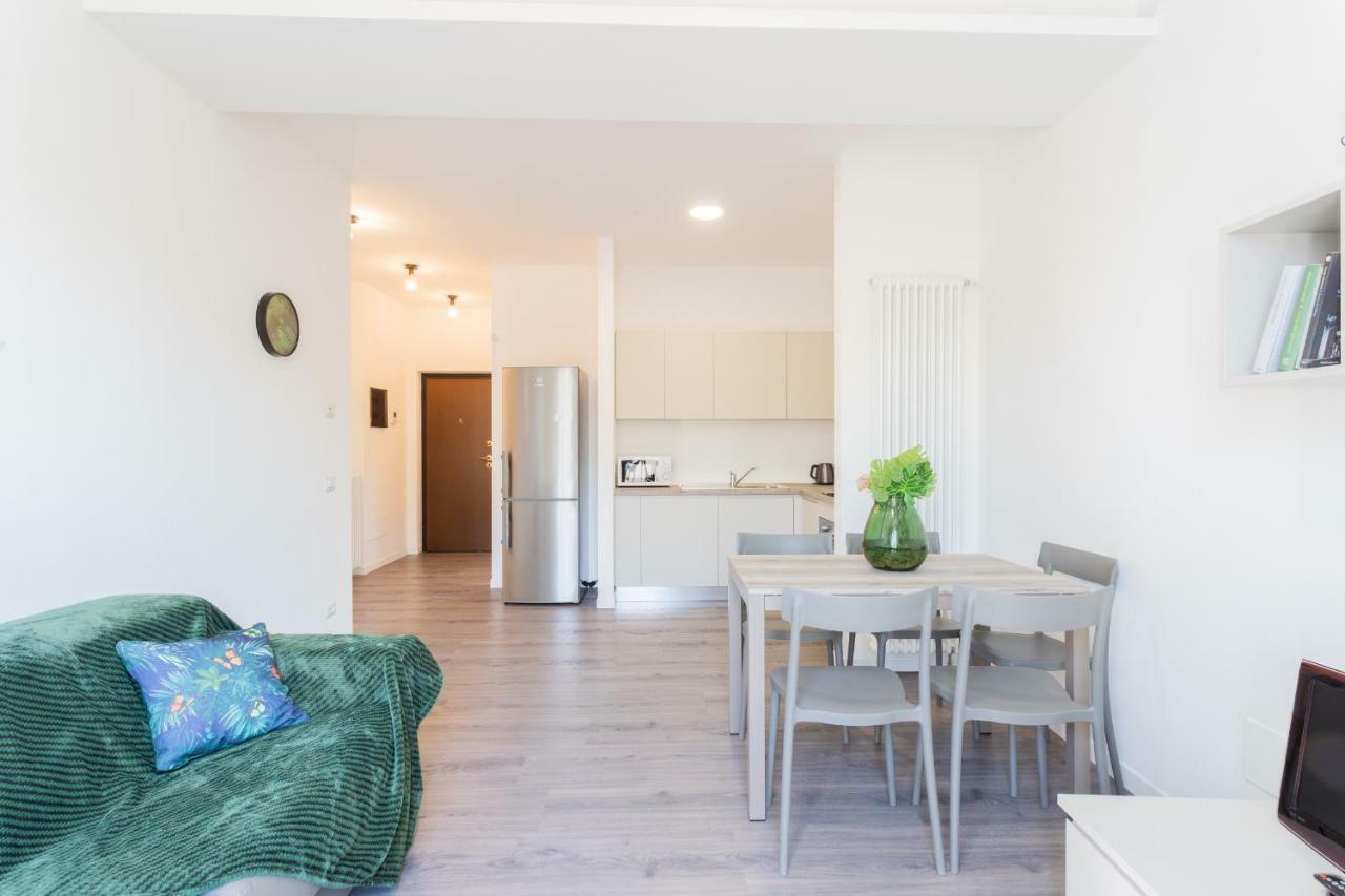 Central & Modern Apartment By Rent All Комо Екстериор снимка