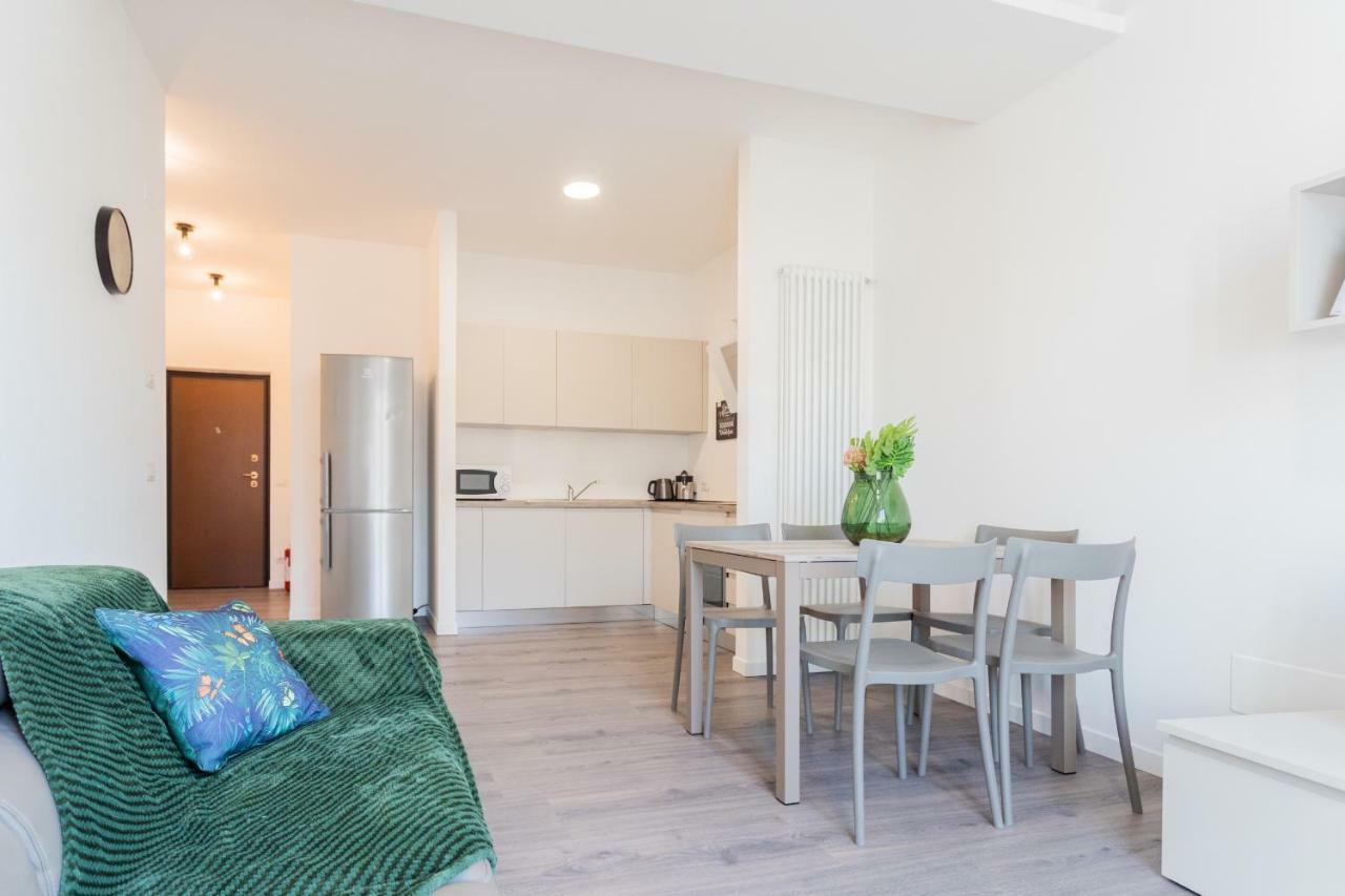 Central & Modern Apartment By Rent All Комо Екстериор снимка
