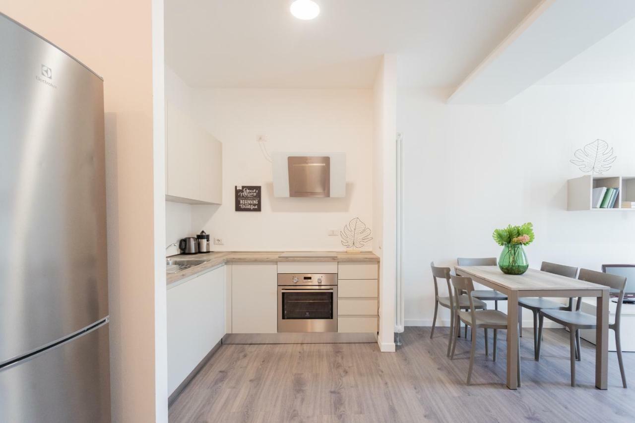 Central & Modern Apartment By Rent All Комо Екстериор снимка