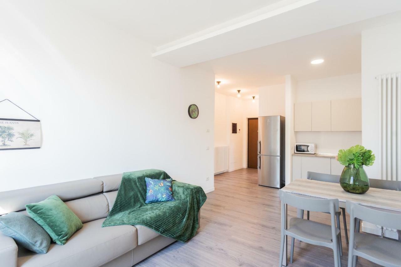Central & Modern Apartment By Rent All Комо Екстериор снимка