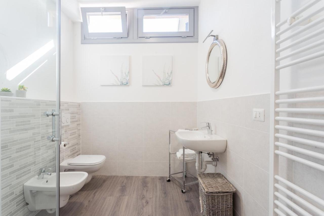 Central & Modern Apartment By Rent All Комо Екстериор снимка